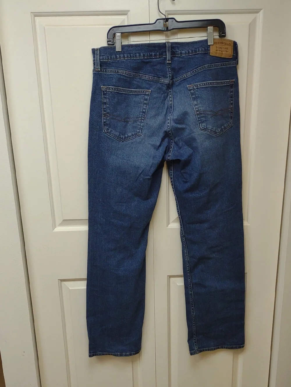Levi's Men's Med Blue Relaxed Fit Stretch Distressed Straight Jeans 34x32